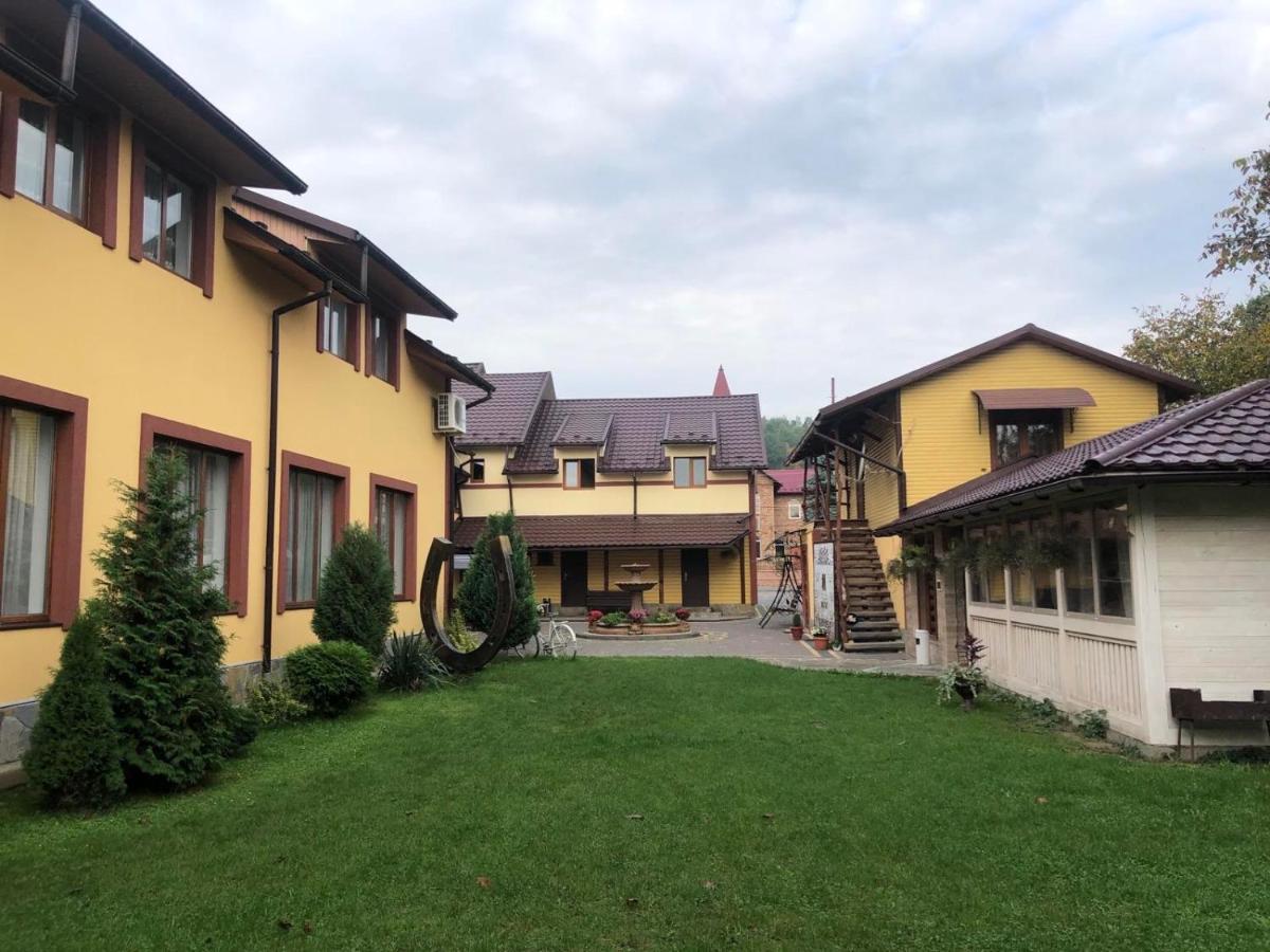 Sadyba Magnat Hotel Dilyatyn Buitenkant foto