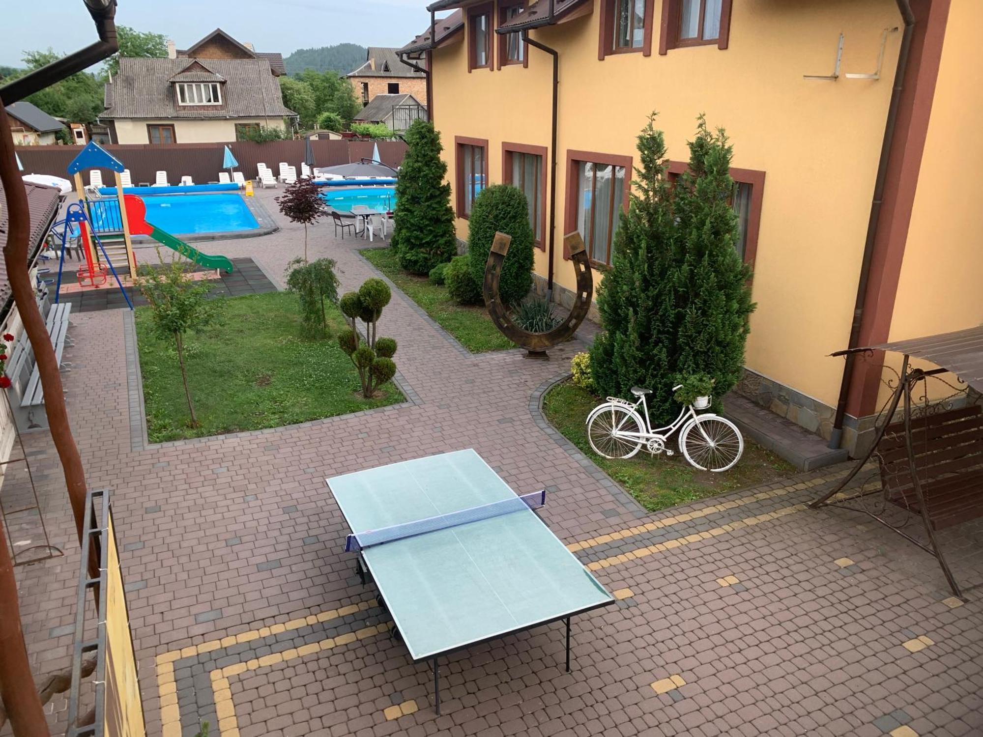 Sadyba Magnat Hotel Dilyatyn Buitenkant foto