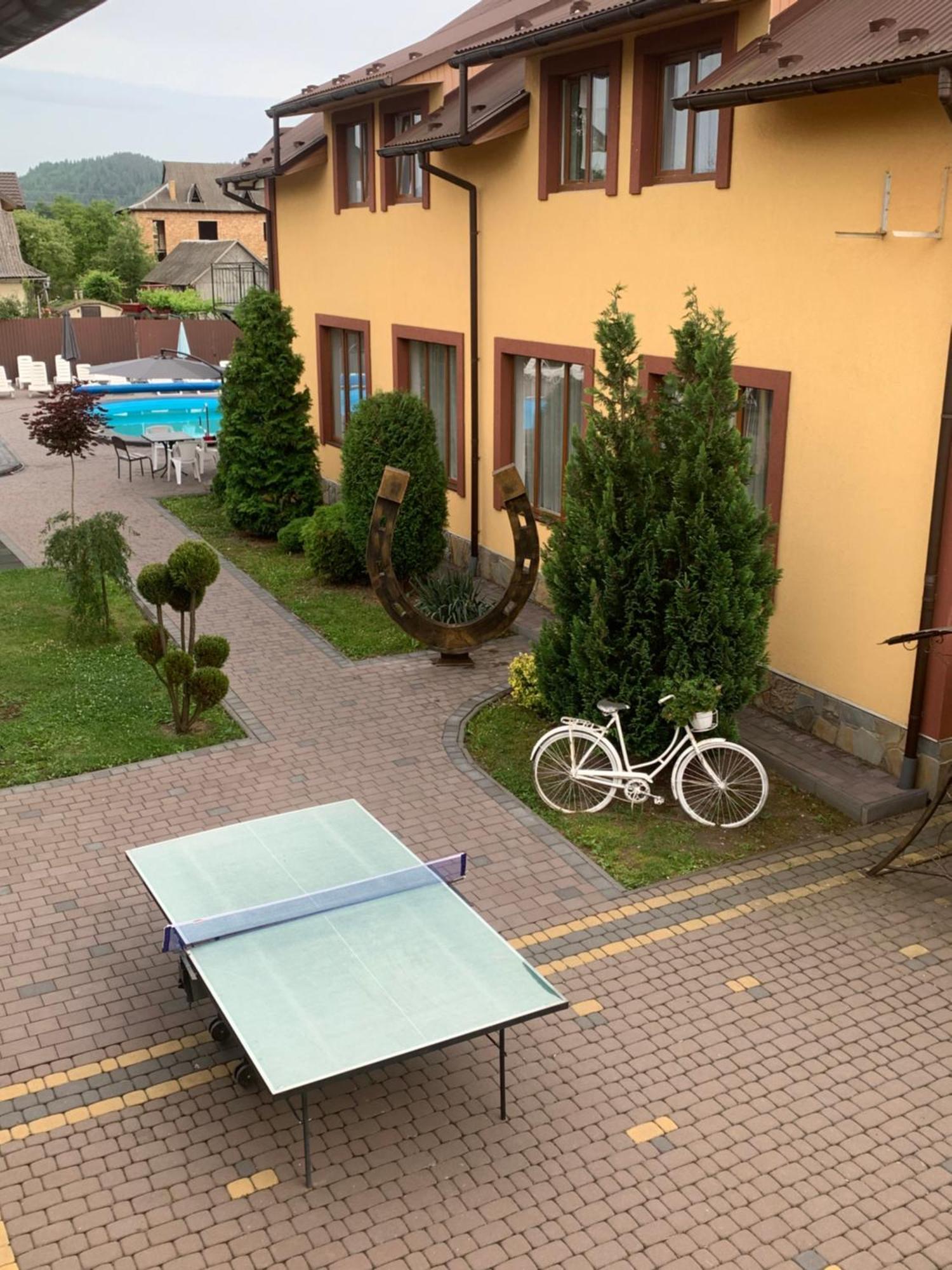 Sadyba Magnat Hotel Dilyatyn Buitenkant foto