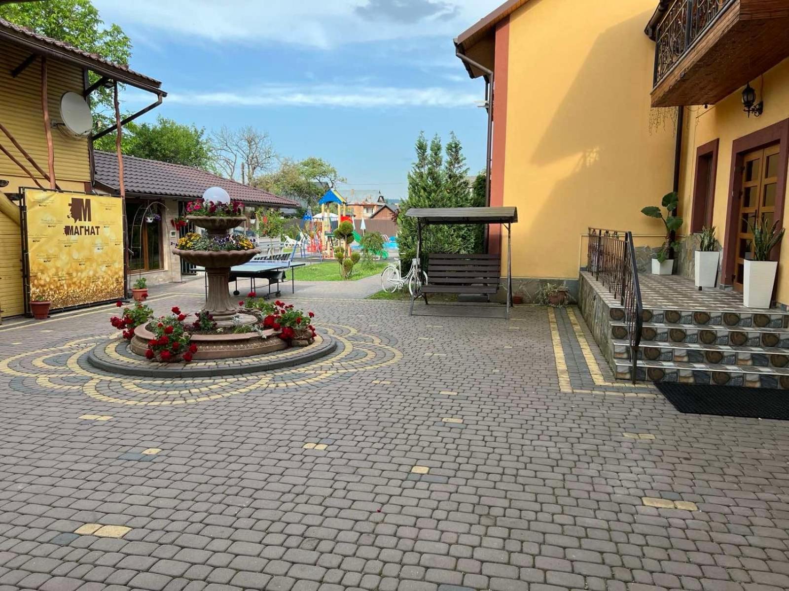 Sadyba Magnat Hotel Dilyatyn Buitenkant foto