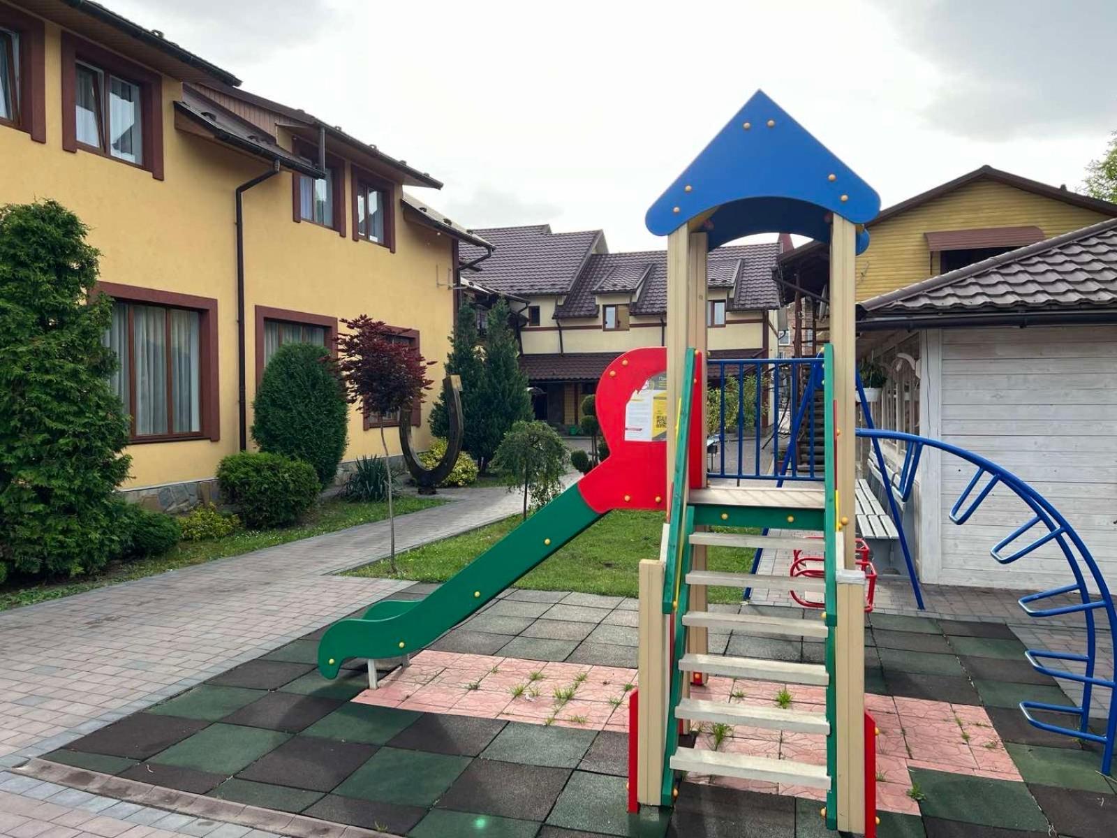 Sadyba Magnat Hotel Dilyatyn Buitenkant foto
